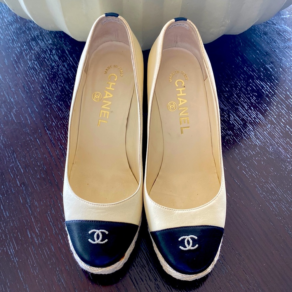 Chanel Cream/Black Leather CC Cap Toe Wedge Espadrille Pumps